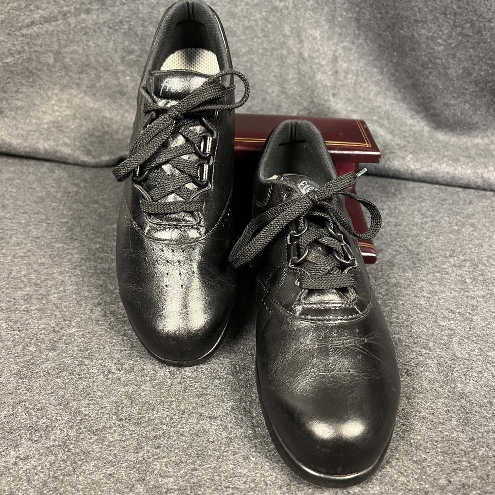 SAS Free Time Women's Walking Shoe size 7.5 slim
